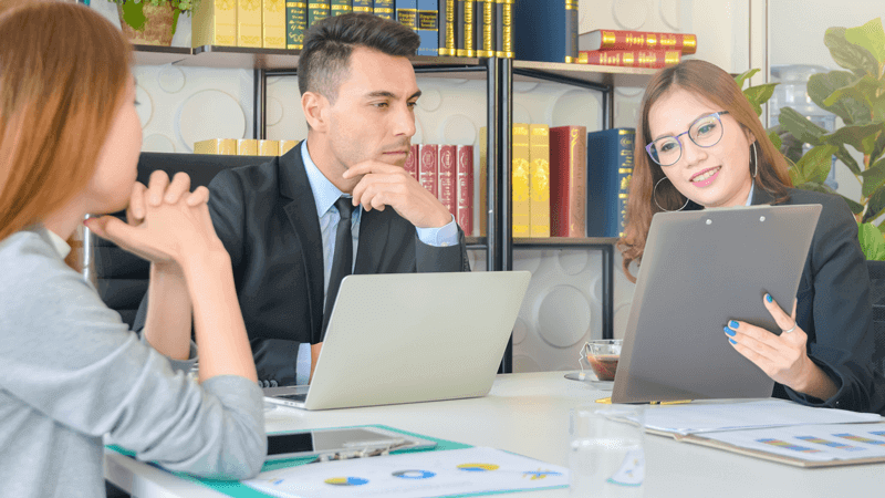 Consultoria especializada vantagens e desvantagens